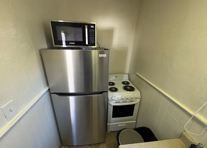 Midtown Hideaway 1 Bedroom Nest